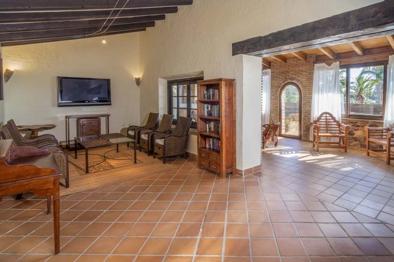 salon del lord del hotel el cortijo de zahara
