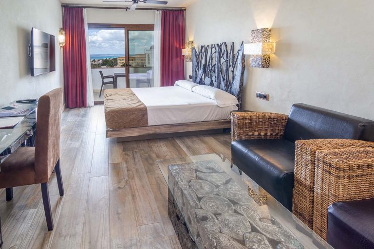 habitacion del hotel el cortijo de zahara