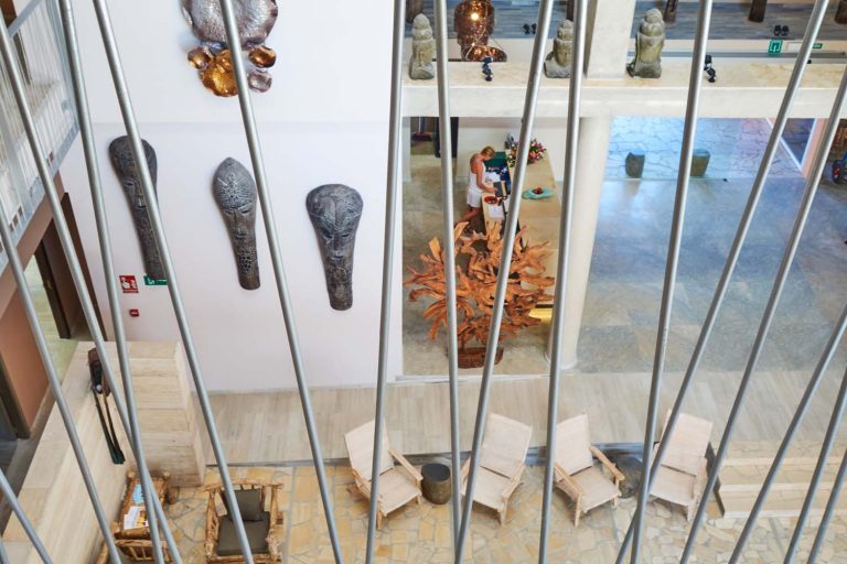 vista aerea del hall del hotel tarifa lances