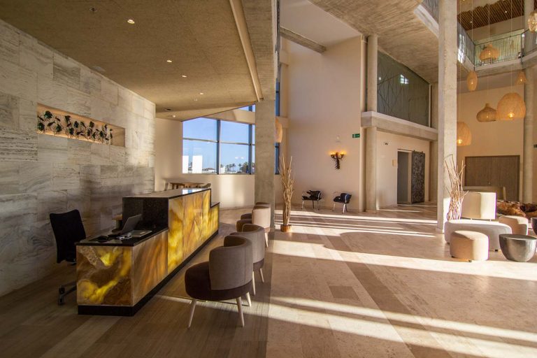 recepcion del hotel zahara beach