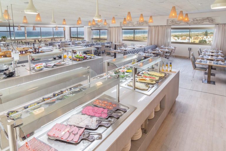 restaurante buffet del hotel zahara beach