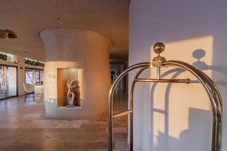 lobby bar del hotel zahara beach