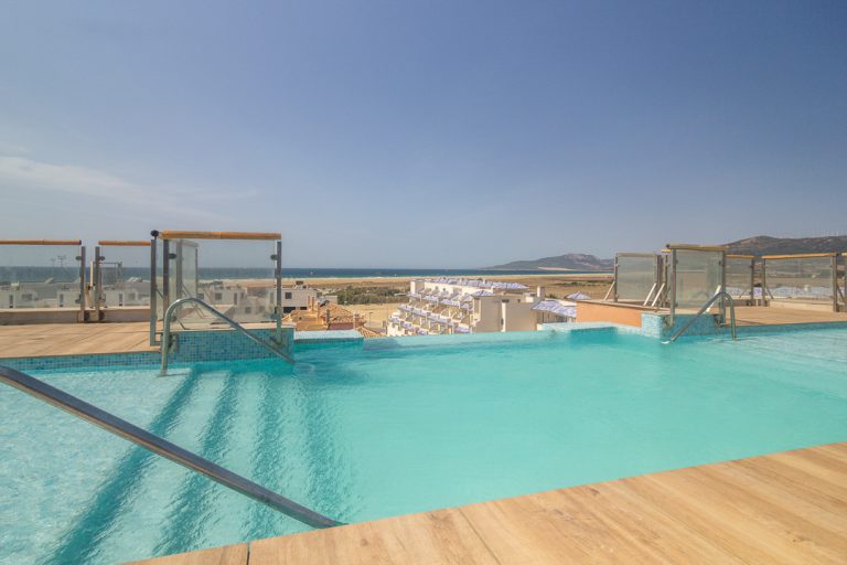 piscina infinity del hotel tarifa lances