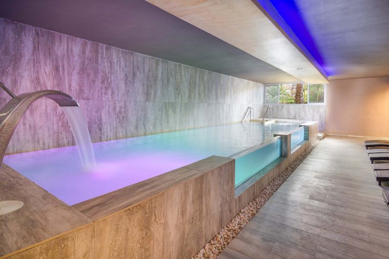 piscina wellness del hotel tarifa lances