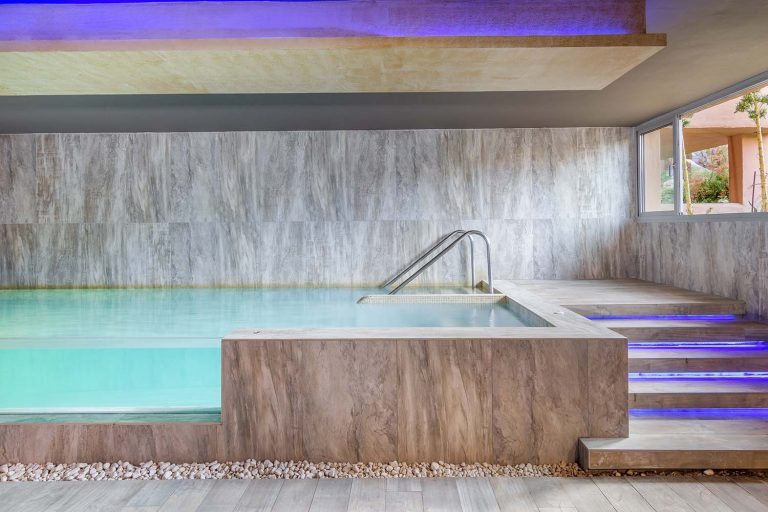 piscina wellness del hotel tarifa lances