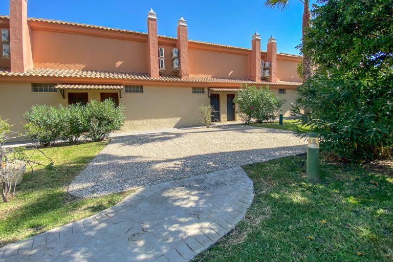 apartamentos y villas zahara sol