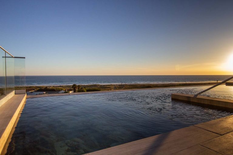 piscina infinity del hotel zahara beach