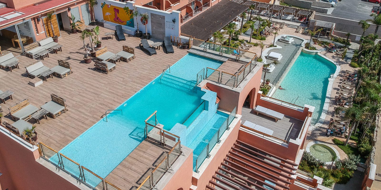 piscinas-hotel-tarifa-lances-low vista aerea del hotel tarifa lances