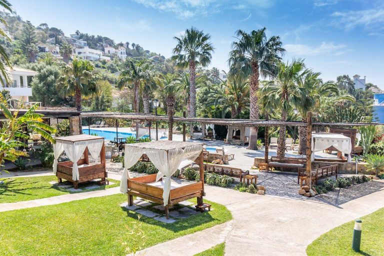 camas balinesas del hotel el cortijo de zahara