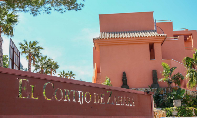 cartel de entrada a el cortijo de zahara