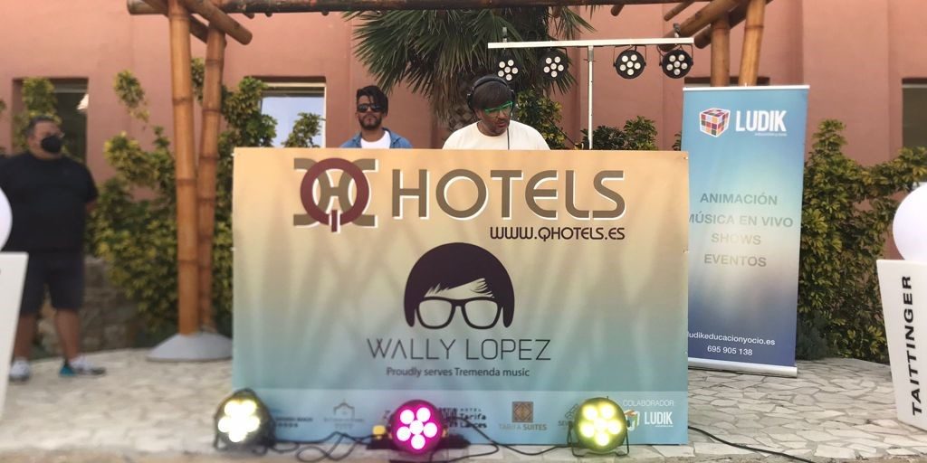 set de wallly lopez en zahara beach