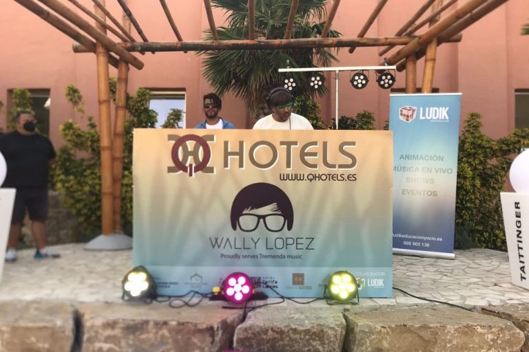 set de wallly lopez en zahara beach