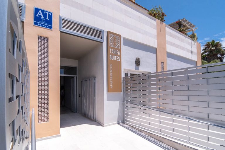 puerta de entrada de Tarifa Suites