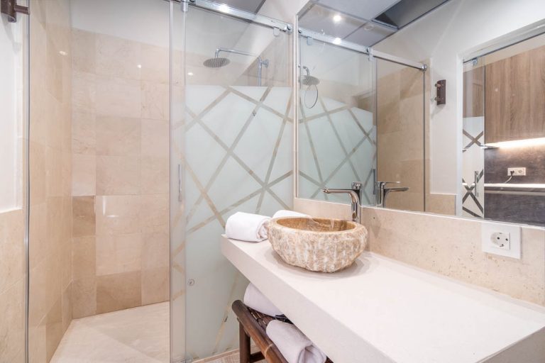 baño en estudio de apartamento turístico en tarifa